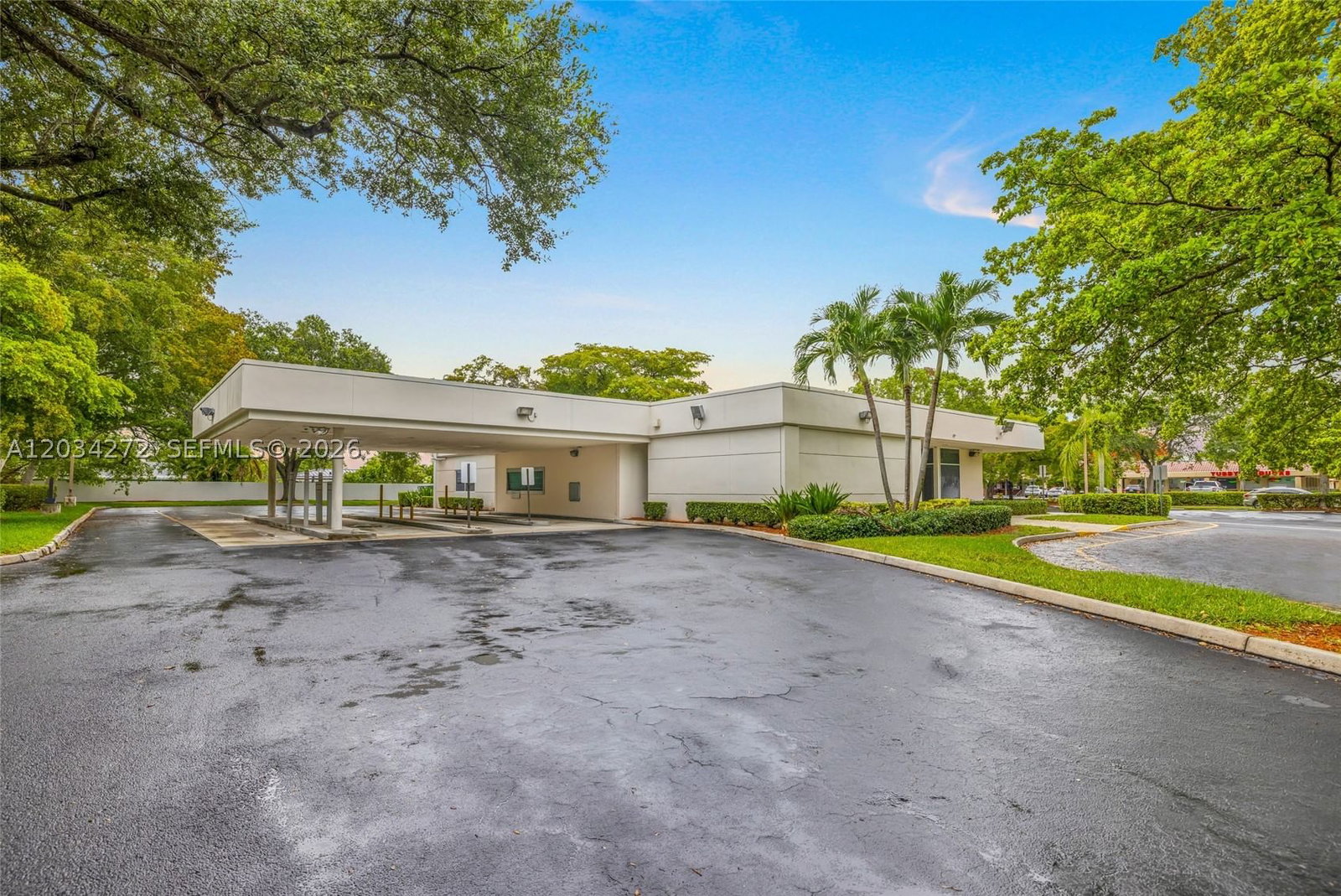 Real estate property located at 8200 University Dr, Broward, Lyons Commercial Sub No 3, Tamarac, FL