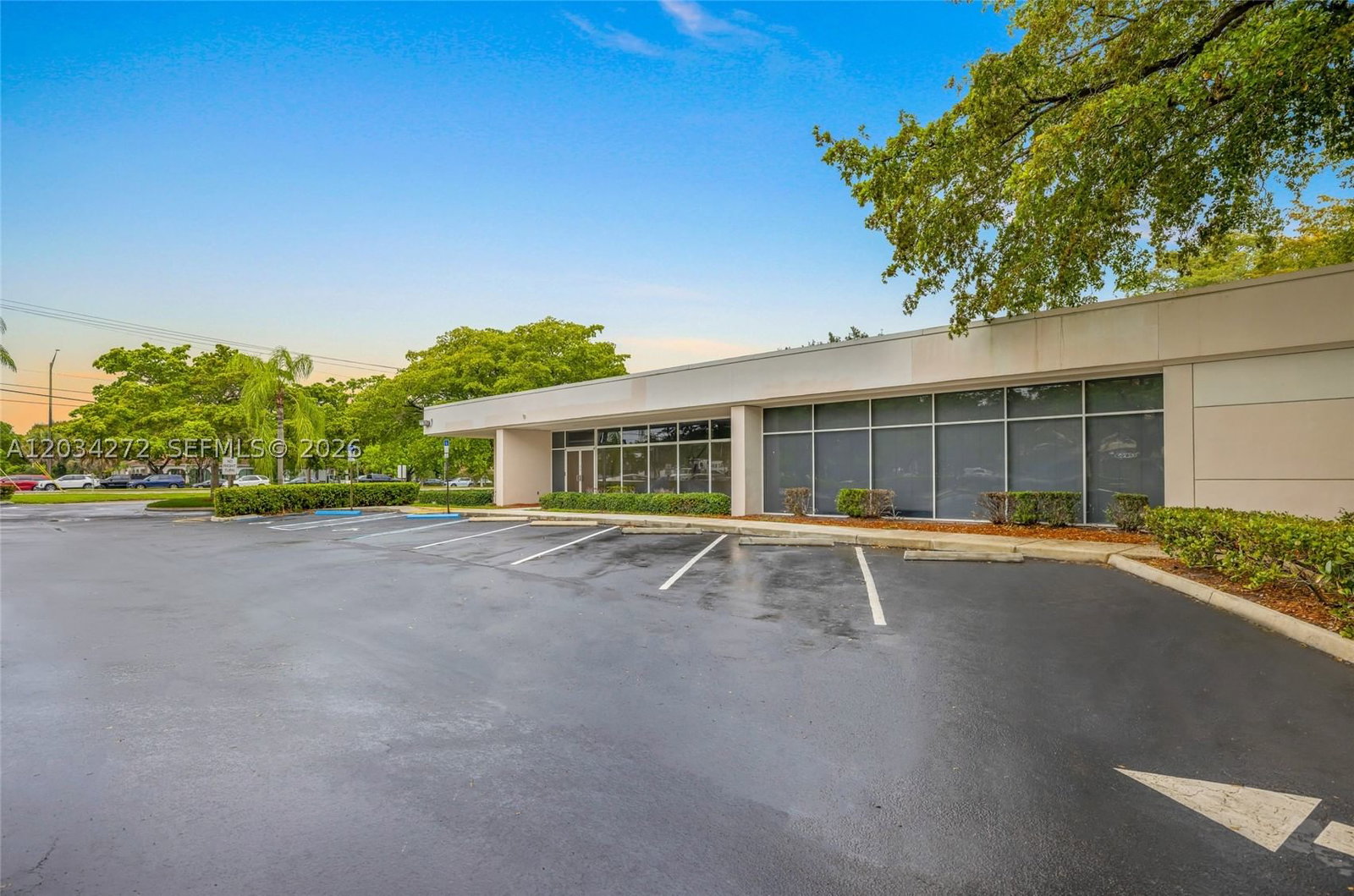 Real estate property located at 8200 University Dr, Broward, Lyons Commercial Sub No 3, Tamarac, FL