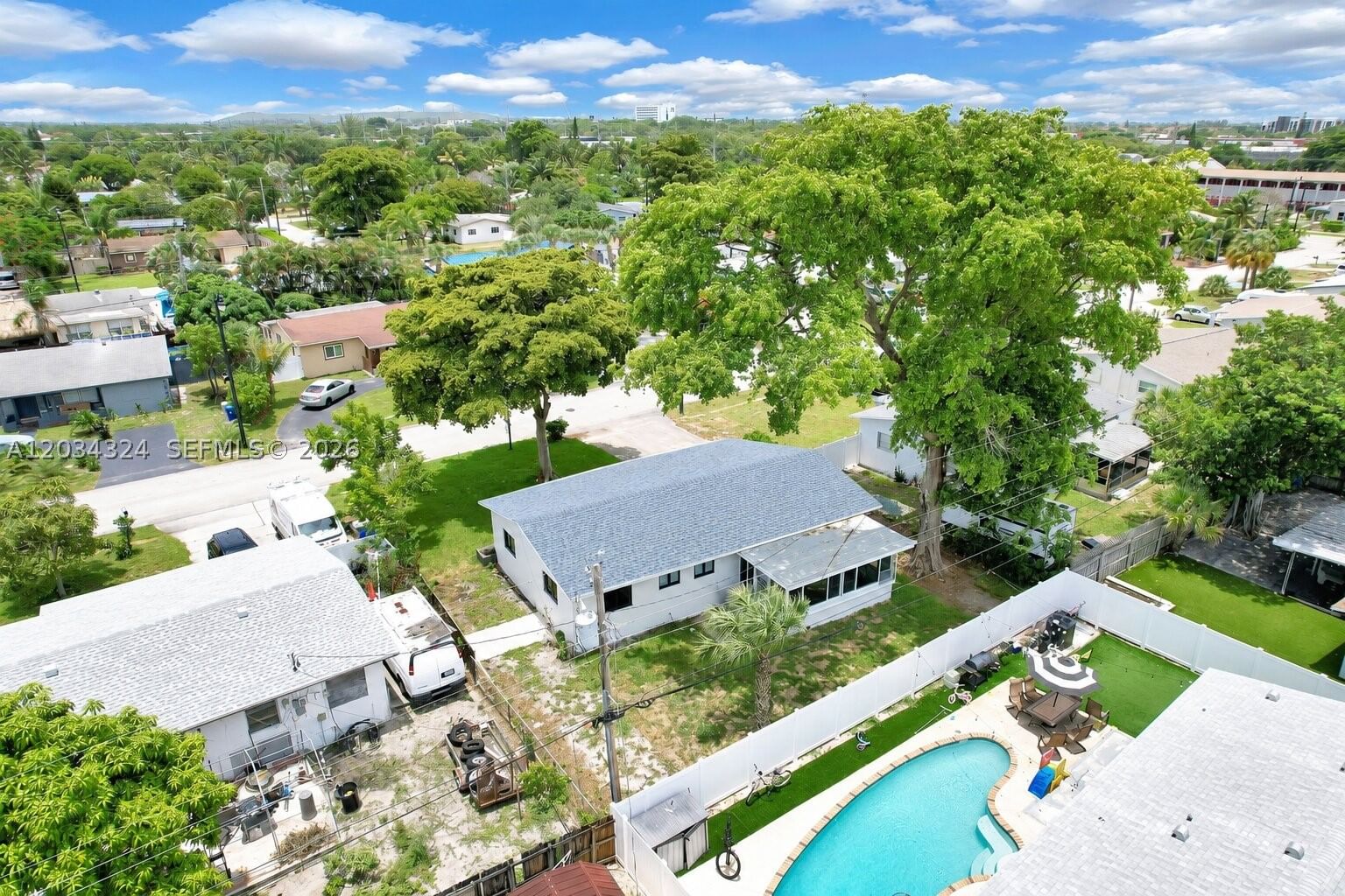 Real estate property located at 3140 9th Ter, Broward, Cresthaven No 11, Pompano Beach, FL
