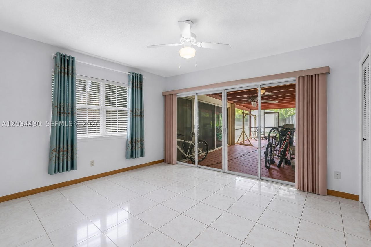 Real estate property located at 11937 117th Ct, Miami-dade, Towngate South Sec 3, Miami, FL