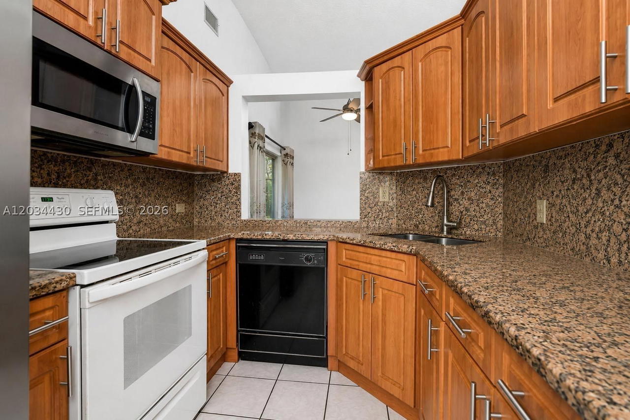 Real estate property located at 11937 117th Ct, Miami-dade, Towngate South Sec 3, Miami, FL
