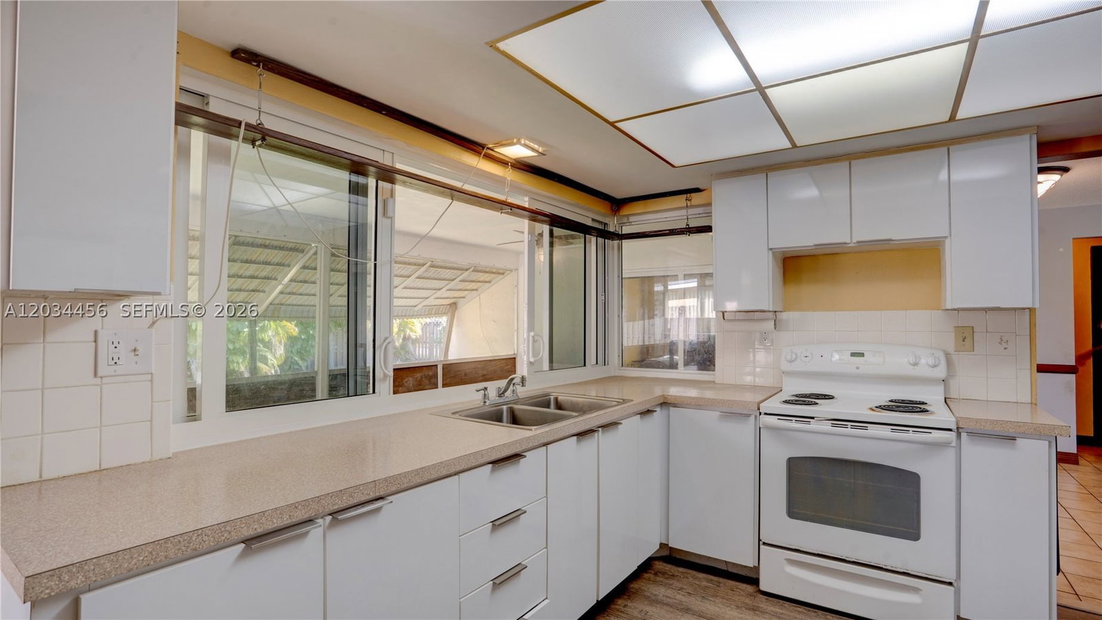 Real estate property located at 6801 25th Ct, Broward, Sunrise Golf Village Seco, Sunrise, FL