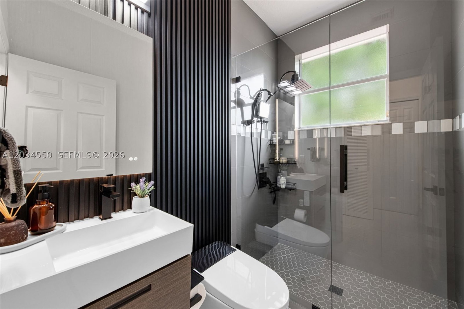 Real estate property located at 15761 59th Ter, Miami-dade, Water S Glare Sub, Miami, FL