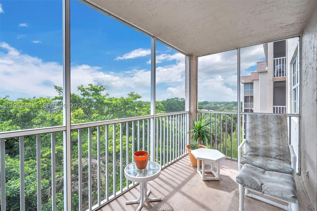 Real estate property located at 250 Jacaranda Dr #704, Broward, Coronado At Jacaranda Pha, Plantation, FL