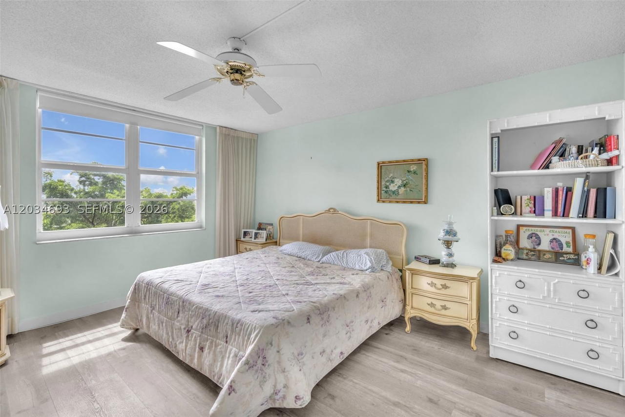 Real estate property located at 250 Jacaranda Dr #704, Broward, Coronado At Jacaranda Pha, Plantation, FL