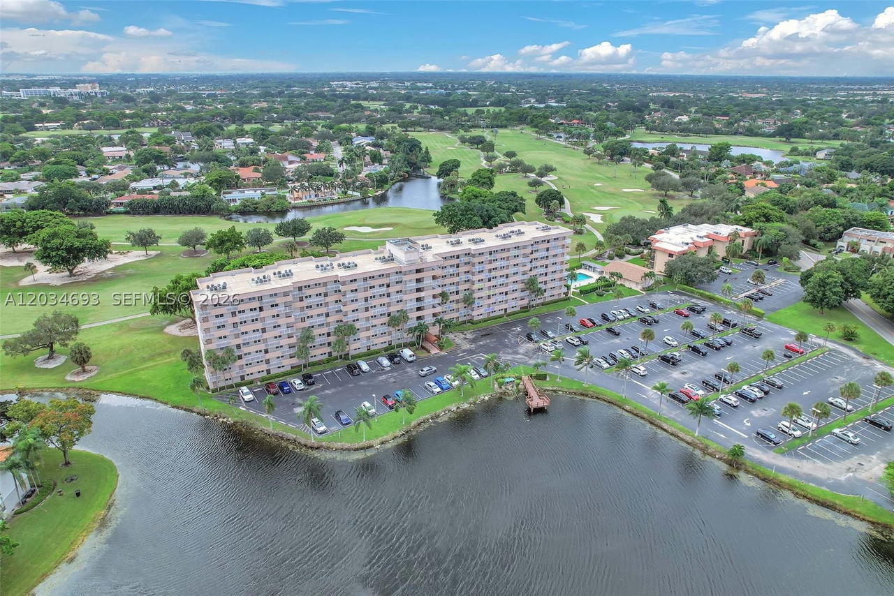 Real estate property located at 250 Jacaranda Dr #704, Broward, Coronado At Jacaranda Pha, Plantation, FL