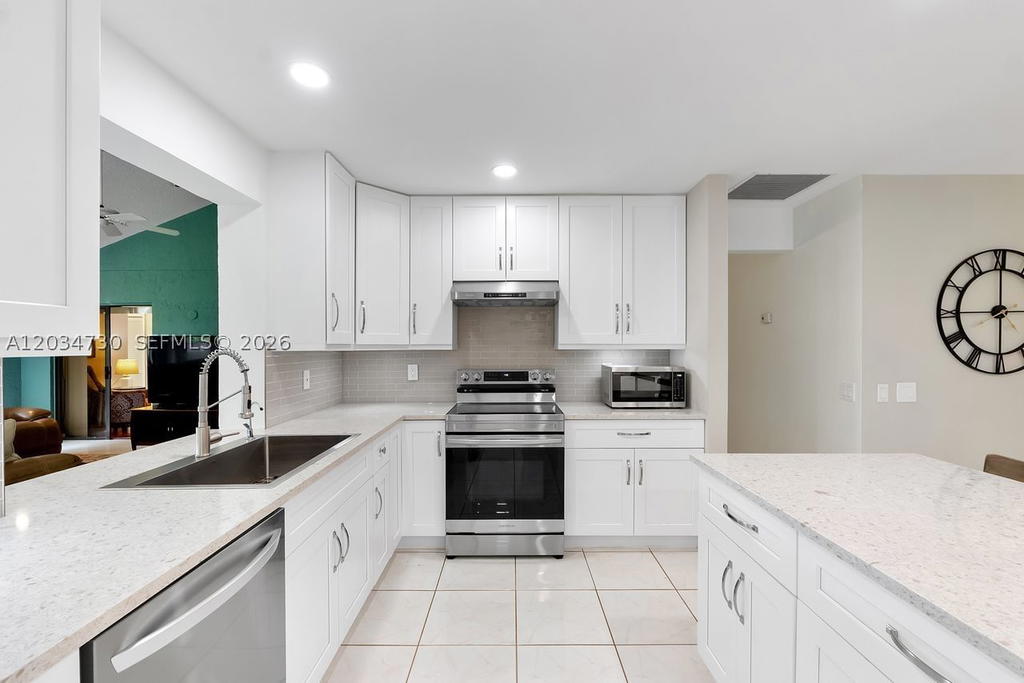 Real estate property located at 2073 Montpeliar, Broward, Country Isles Patio Homes, Weston, FL