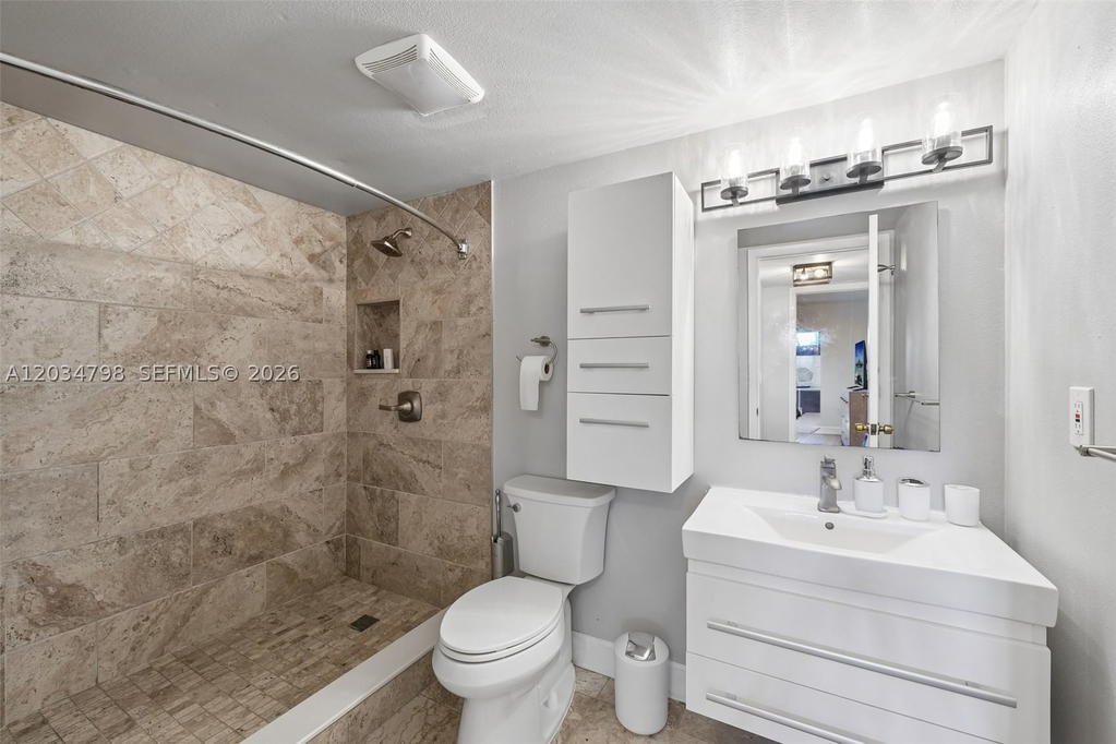 Real estate property located at 12939 Cherrydale Court, Lee, Sandalwood Estates, Fort Myers, FL