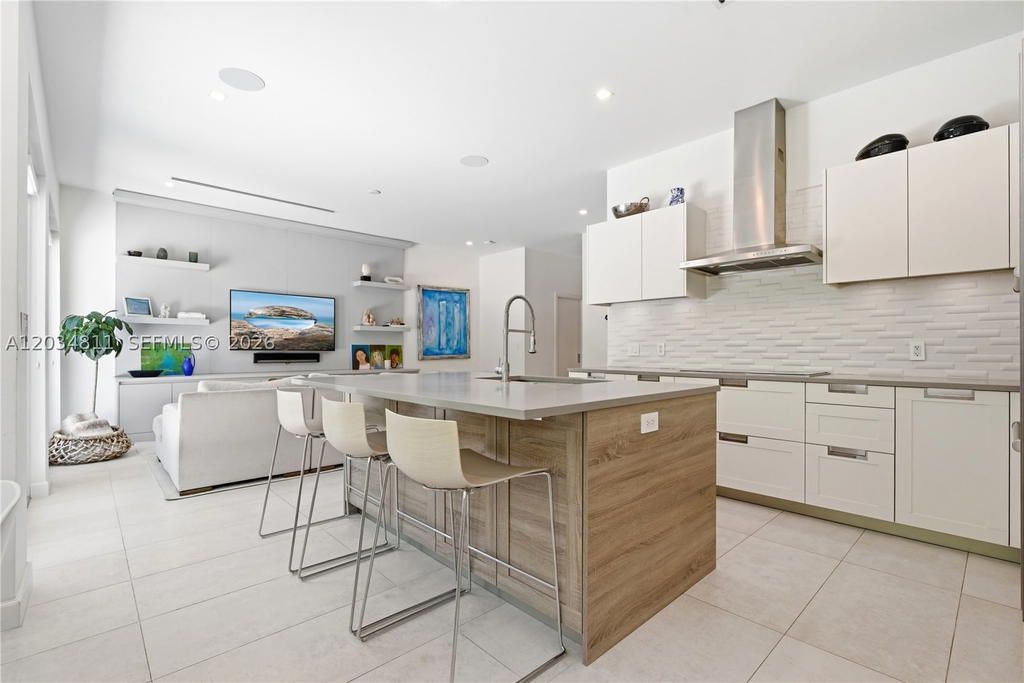 Real estate property located at 19941 36th Pl, Miami-dade, Aventura Estates, Aventura, FL