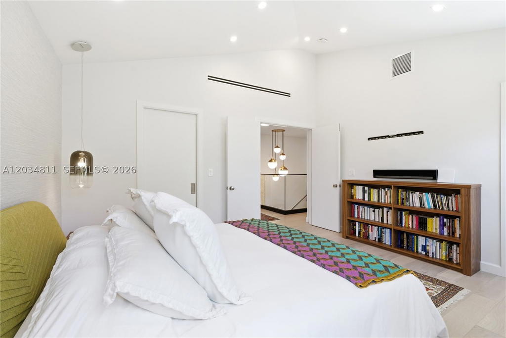Real estate property located at 19941 36th Pl, Miami-dade, Aventura Estates, Aventura, FL
