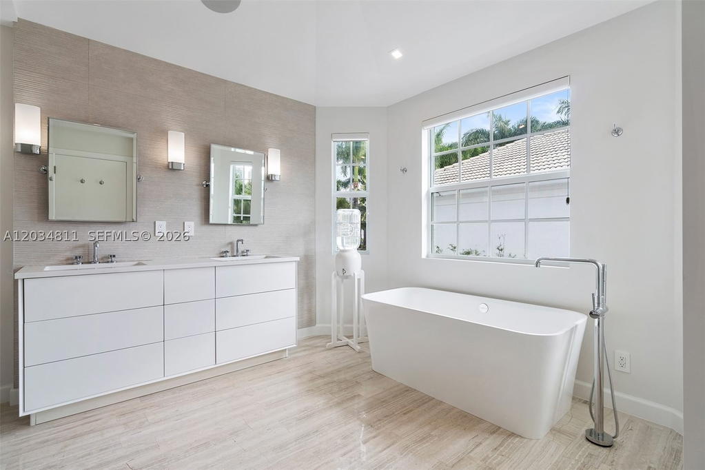 Real estate property located at 19941 36th Pl, Miami-dade, Aventura Estates, Aventura, FL