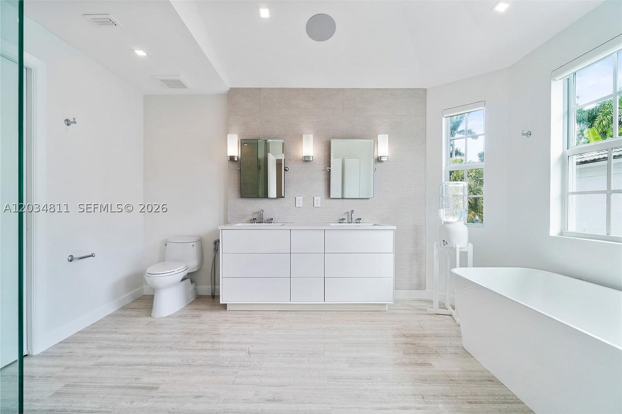 Real estate property located at 19941 36th Pl, Miami-dade, Aventura Estates, Aventura, FL