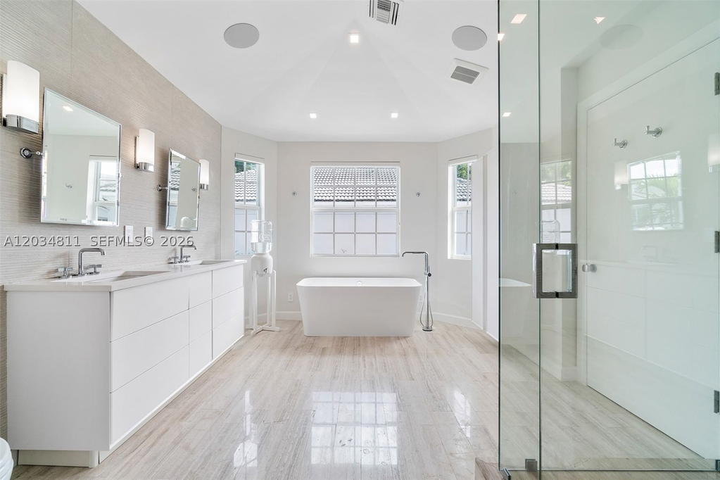 Real estate property located at 19941 36th Pl, Miami-dade, Aventura Estates, Aventura, FL
