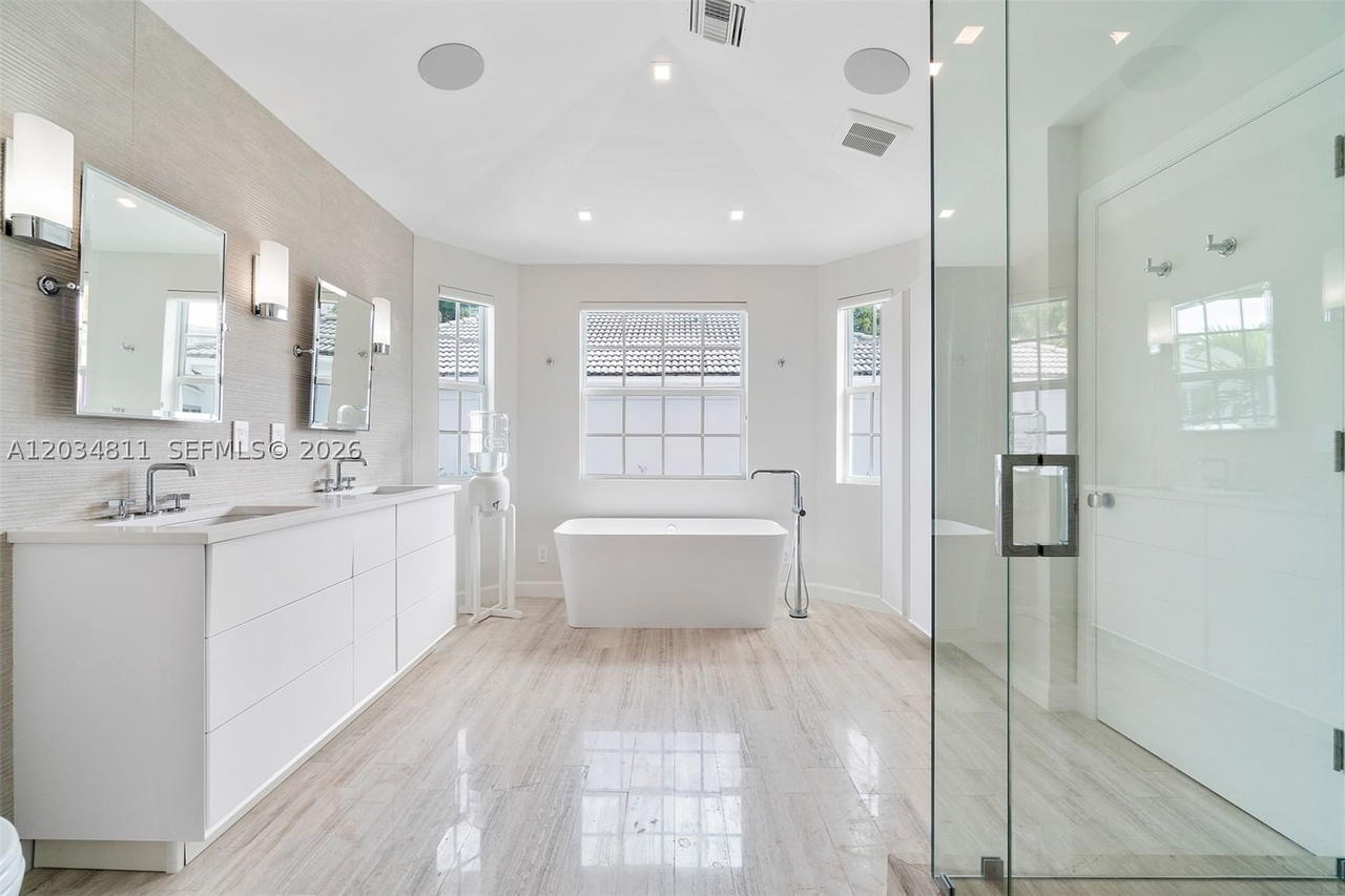 Real estate property located at 19941 36th Pl, Miami-dade, Aventura Estates, Aventura, FL