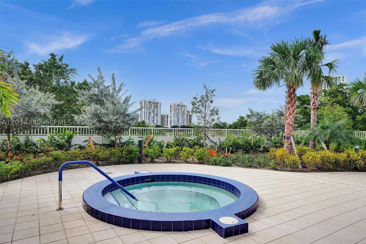 Real estate property located at 20281 Country Club Dr #615, Miami-dade, Hamptons West Condo, Aventura, FL