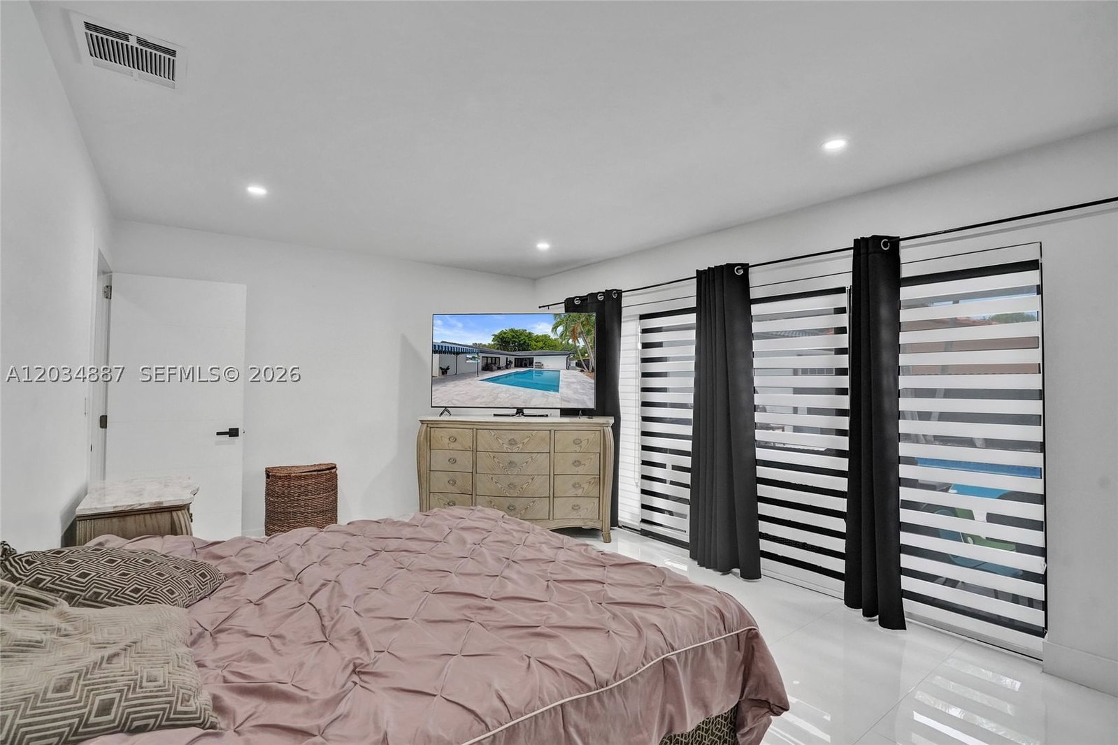 Real estate property located at 14021 Cypress Ct, Miami-dade, Miami Lakes Sec 5, Miami Lakes, FL
