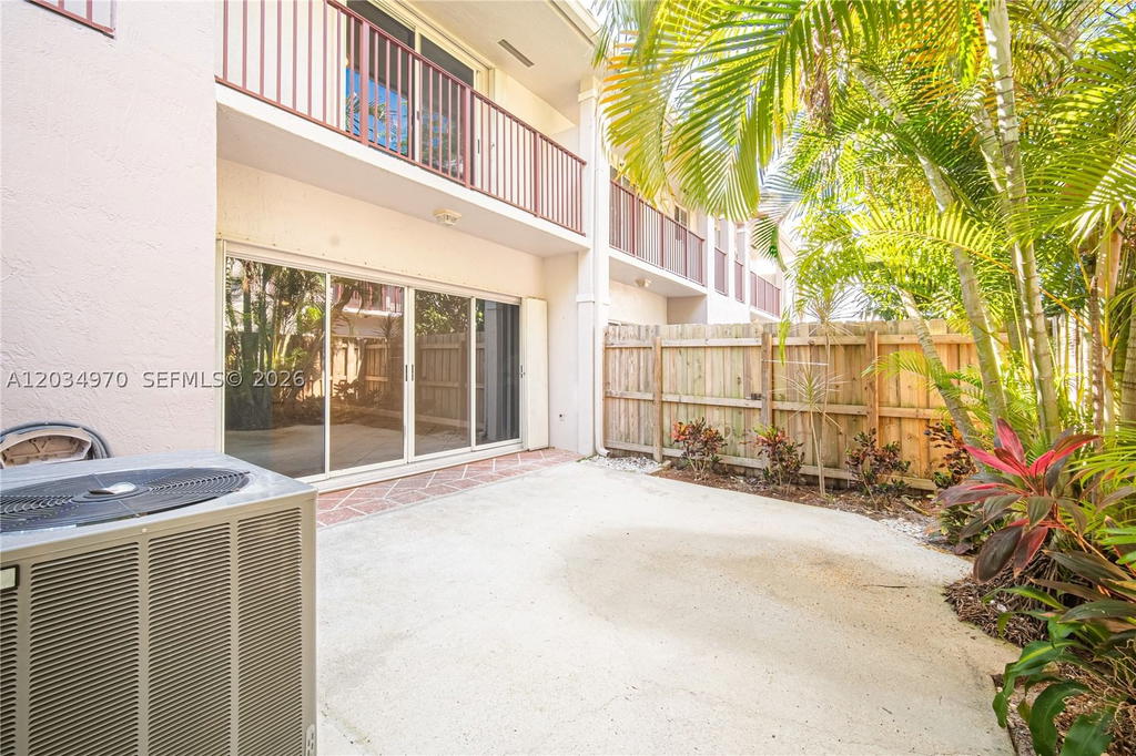 Real estate property located at 10210 154th Pl #110-8, Miami-dade, Villas At The Hammocks Co, Miami, FL