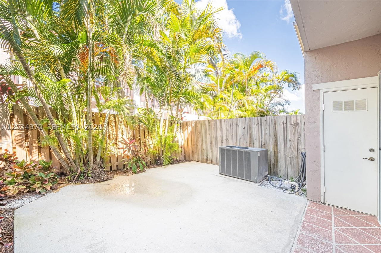 Real estate property located at 10210 154th Pl #110-8, Miami-dade, Villas At The Hammocks Co, Miami, FL