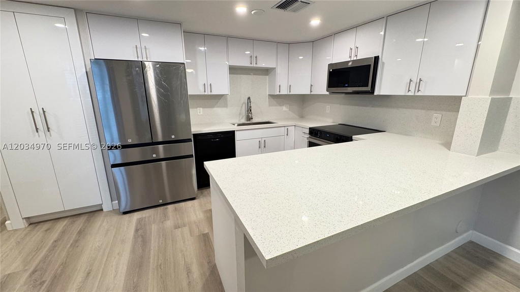 Real estate property located at 10210 154th Pl #110-8, Miami-dade, Villas At The Hammocks Co, Miami, FL