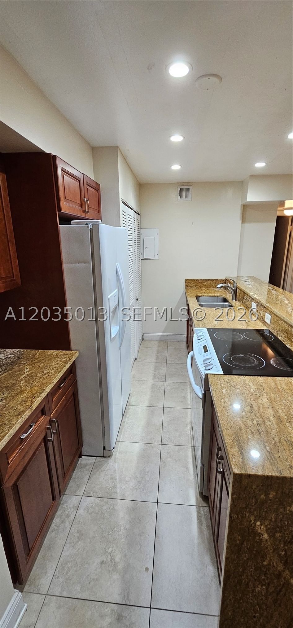 Real estate property located at 5352 6th Ave G9, Broward, Embarcadero Condo, Oakland Park, FL