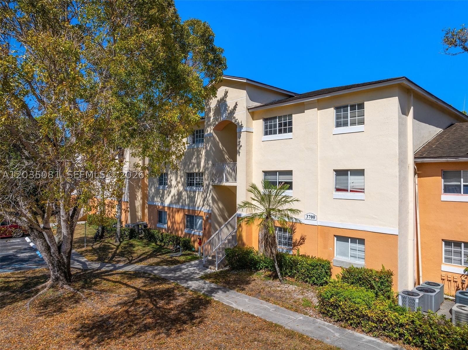 Real estate property located at 3700 56th Ave #1012, Broward, Lakewood At Emerald Hills, Hollywood, FL