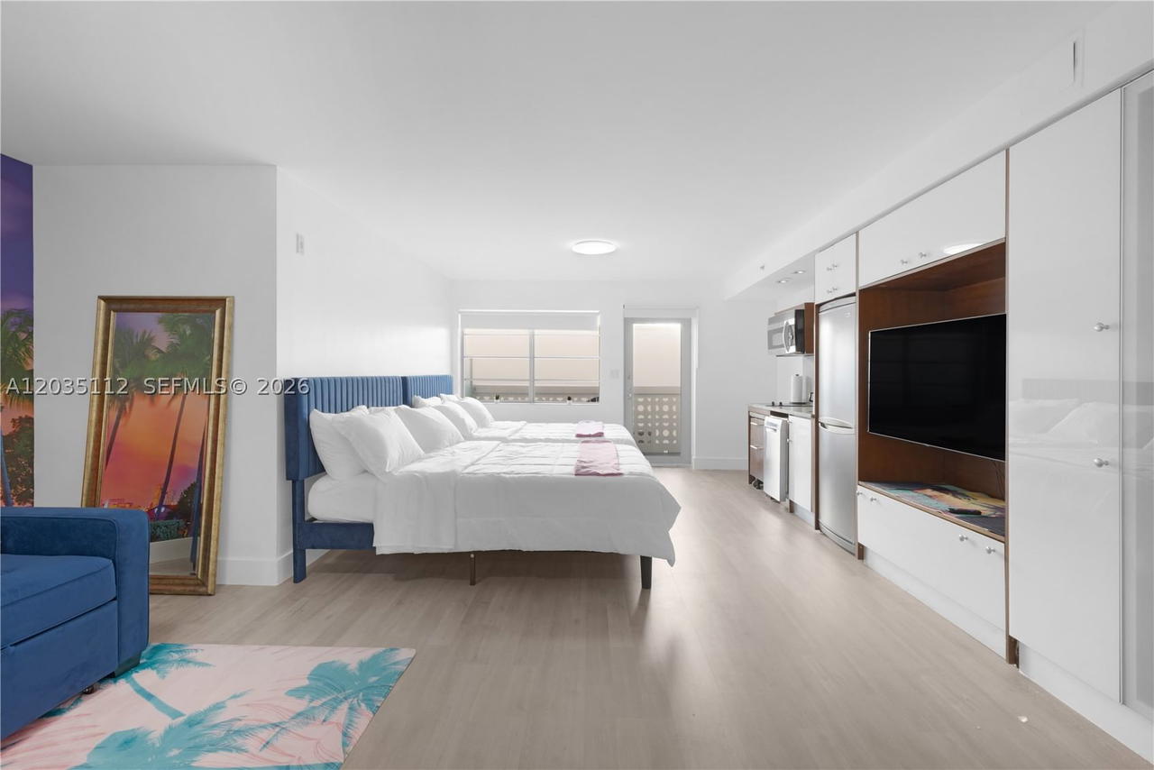 Real estate property located at 1024 Ocean Dr A402, Miami-dade, The Strand On Ocean Drive, Miami Beach, FL