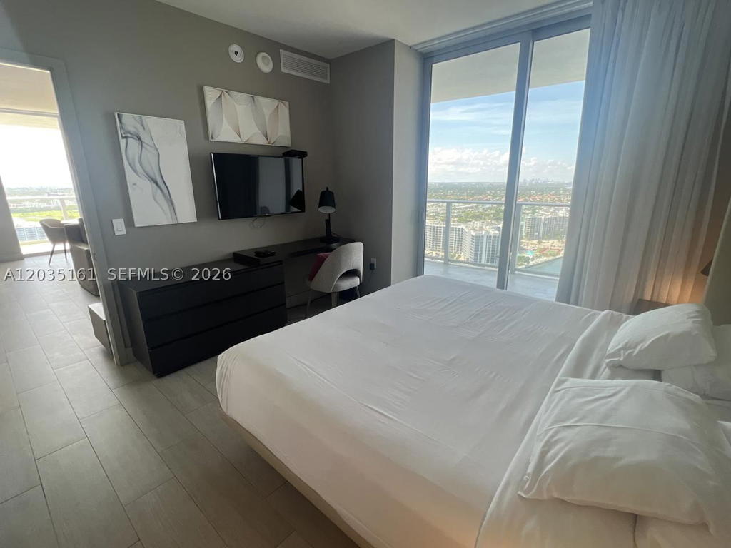 Real estate property located at 4010 S OCEAN DR R2402, Broward, 4010 South Ocean Condo, Hollywood, FL