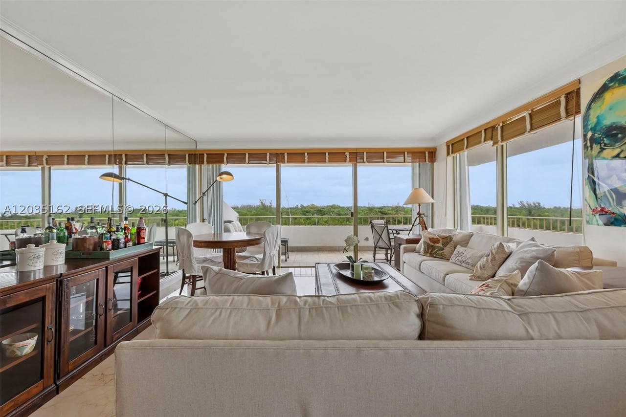 Real estate property located at 155 Ocean Lane Dr #614, Miami-dade, Commodore Club West Condo, Key Biscayne, FL