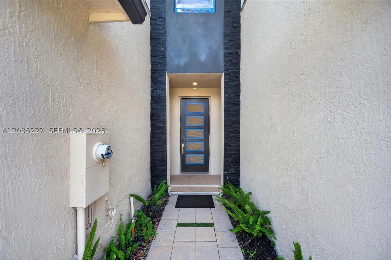 Real estate property located at 15841 91st Ct, Miami-dade, Dunnwoody Lake, Miami Lakes, FL