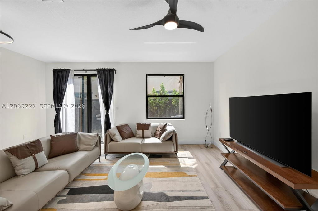 Real estate property located at 15841 91st Ct, Miami-dade, Dunnwoody Lake, Miami Lakes, FL
