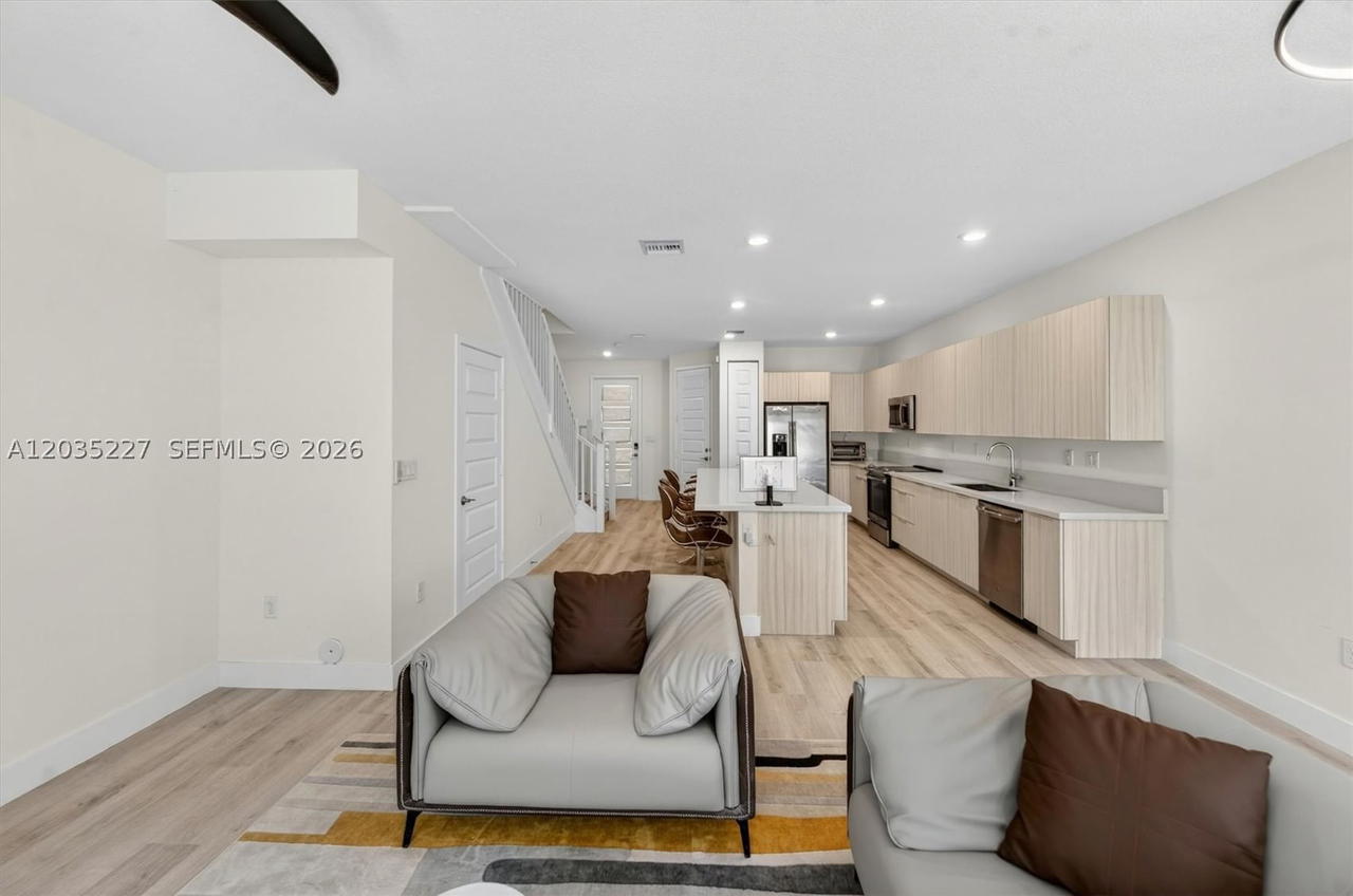 Real estate property located at 15841 91st Ct, Miami-dade, Dunnwoody Lake, Miami Lakes, FL