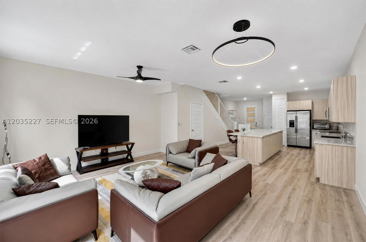 Real estate property located at 15841 91st Ct, Miami-dade, Dunnwoody Lake, Miami Lakes, FL