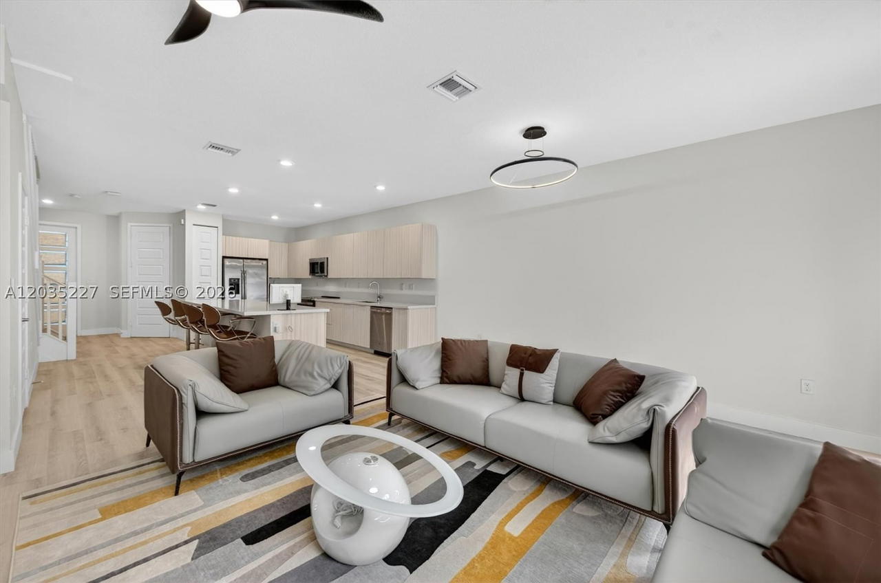 Real estate property located at 15841 91st Ct, Miami-dade, Dunnwoody Lake, Miami Lakes, FL