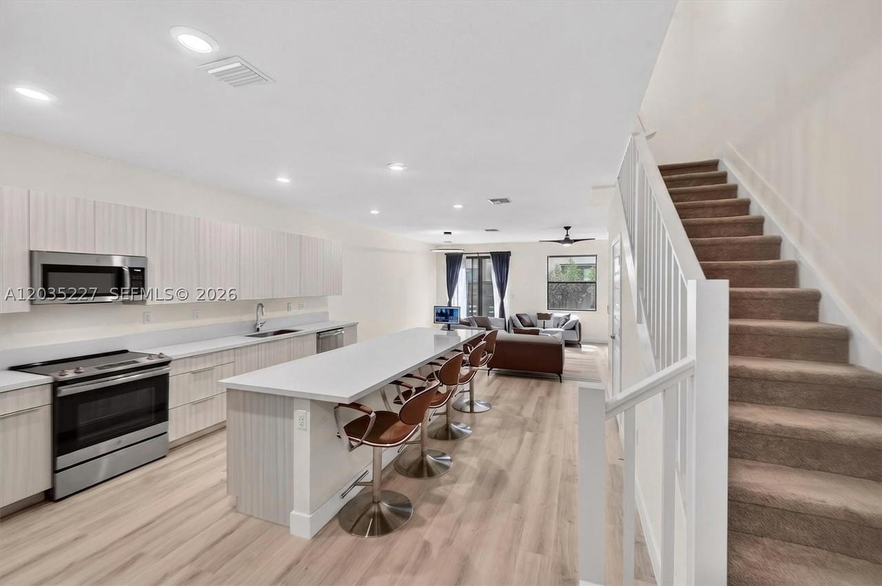 Real estate property located at 15841 91st Ct, Miami-dade, Dunnwoody Lake, Miami Lakes, FL