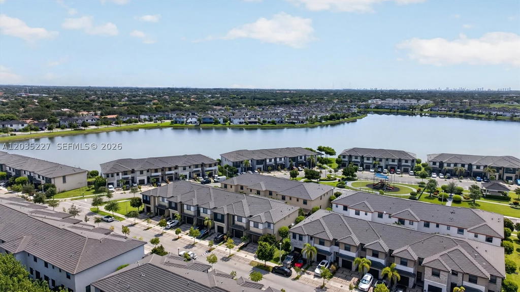 Real estate property located at 15841 91st Ct, Miami-dade, Dunnwoody Lake, Miami Lakes, FL