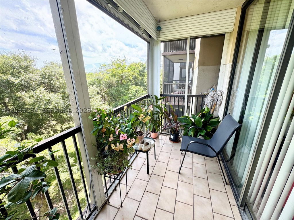 Real estate property located at 5570 44th St #408A, Broward, Inverwood Condo, Lauderhill, FL