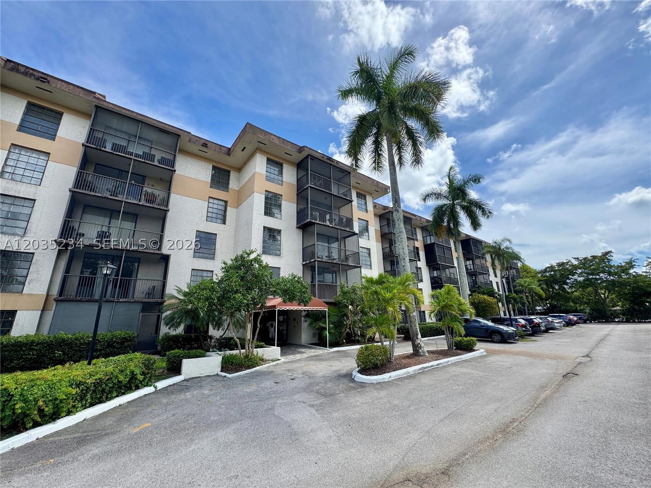 Real estate property located at 5570 44th St #408A, Broward, Inverwood Condo, Lauderhill, FL