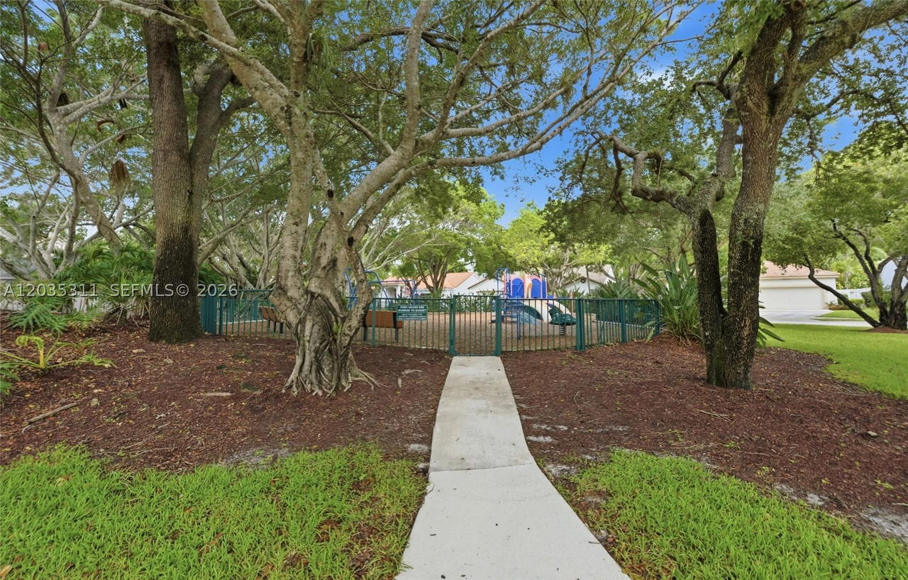 Real estate property located at 1975 Water Ridge Dr, Broward, Waterford Landing, Weston, FL