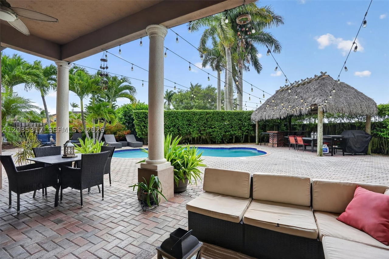 Real estate property located at 8216 166th Pl, Miami-dade, Kendalland, Miami, FL