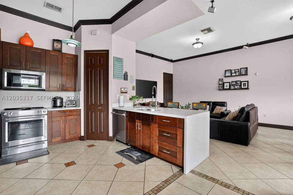 Real estate property located at 8216 166th Pl, Miami-dade, Kendalland, Miami, FL