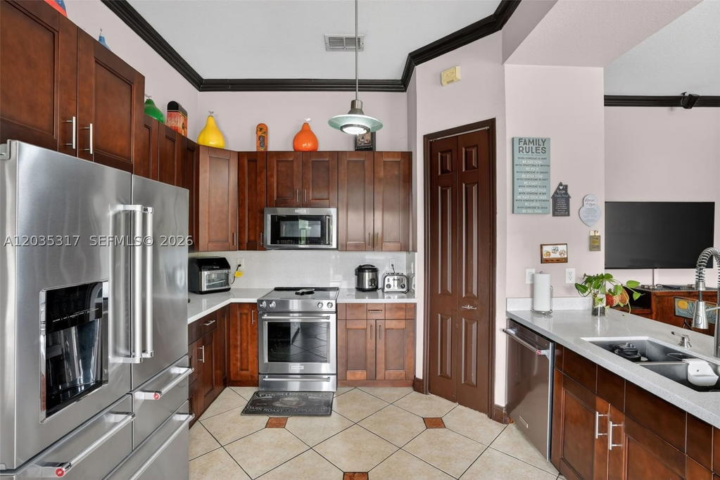 Real estate property located at 8216 166th Pl, Miami-dade, Kendalland, Miami, FL