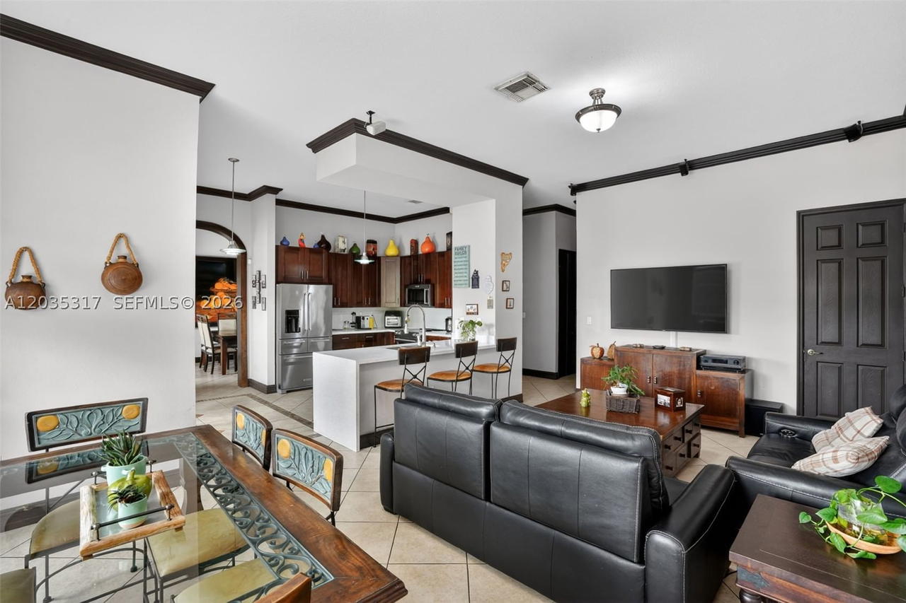 Real estate property located at 8216 166th Pl, Miami-dade, Kendalland, Miami, FL