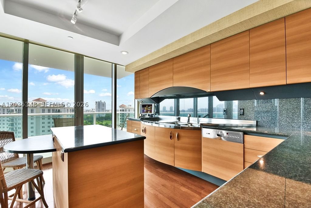 Real estate property located at 19955 38th Ct #1701, Miami-dade, Towers Of Porto Vita-sout, Aventura, FL