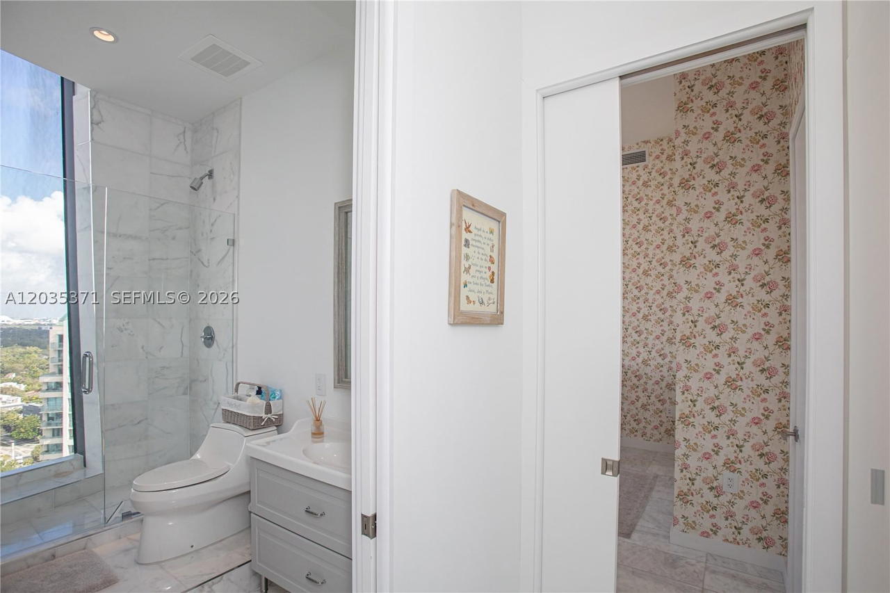 Real estate property located at 2821 Bayshore Dr #20D, Miami-dade, Two Park Grove Condo, Miami, FL
