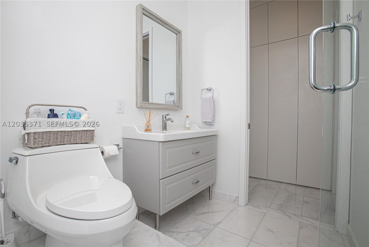 Real estate property located at 2821 Bayshore Dr #20D, Miami-dade, Two Park Grove Condo, Miami, FL