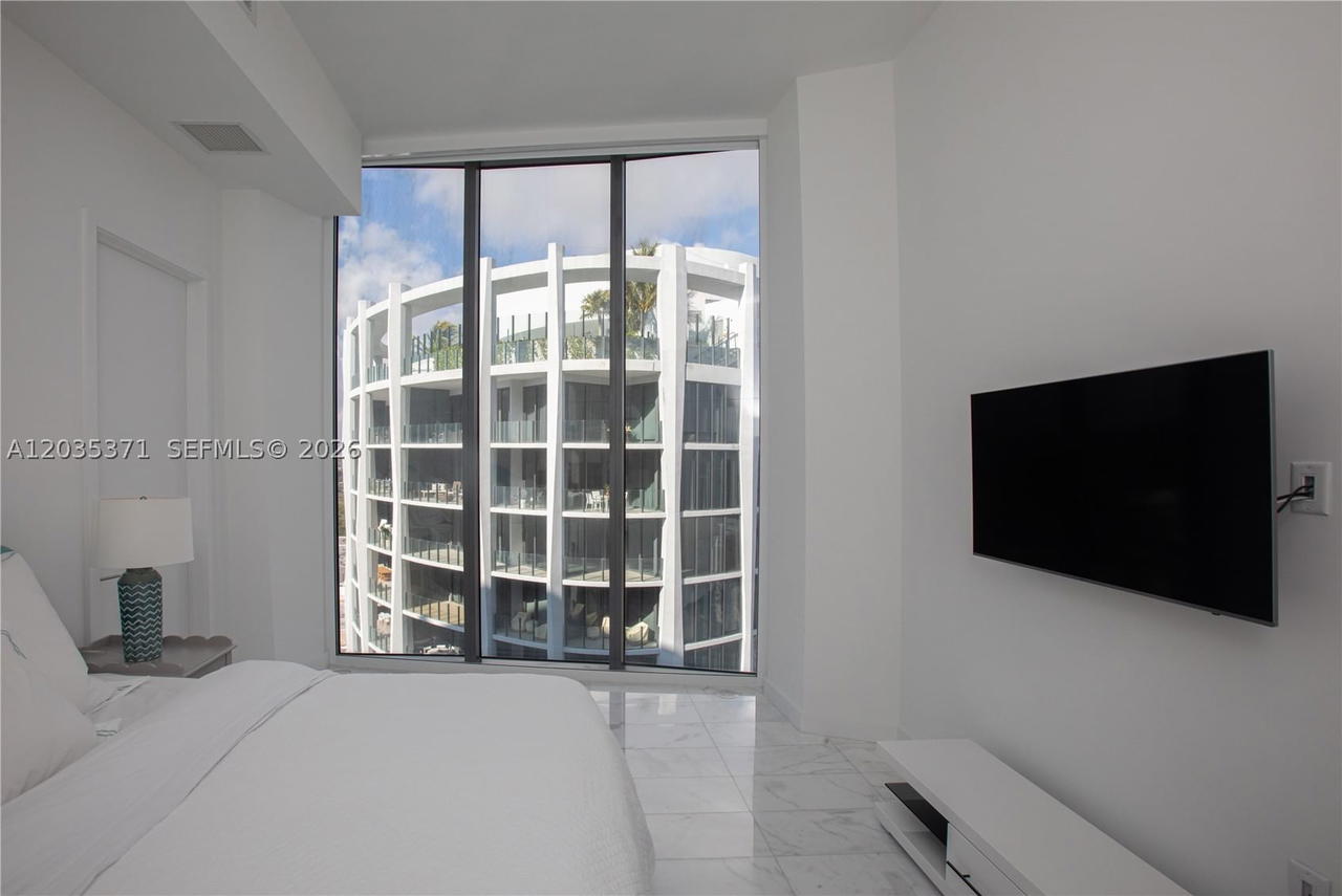 Real estate property located at 2821 Bayshore Dr #20D, Miami-dade, Two Park Grove Condo, Miami, FL