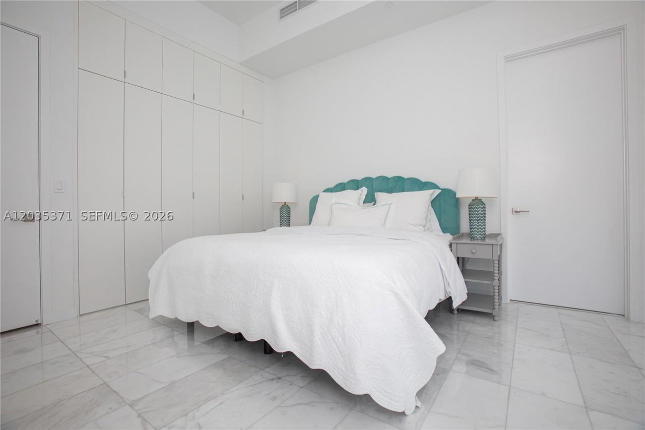 Real estate property located at 2821 Bayshore Dr #20D, Miami-dade, Two Park Grove Condo, Miami, FL