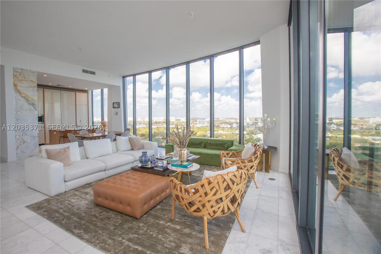 Real estate property located at 2821 Bayshore Dr #20D, Miami-dade, Two Park Grove Condo, Miami, FL