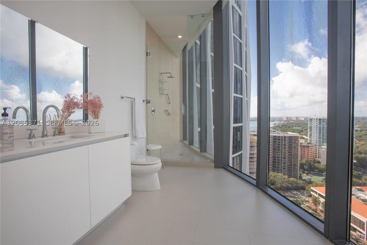 Real estate property located at 2821 Bayshore Dr #20D, Miami-dade, Two Park Grove Condo, Miami, FL