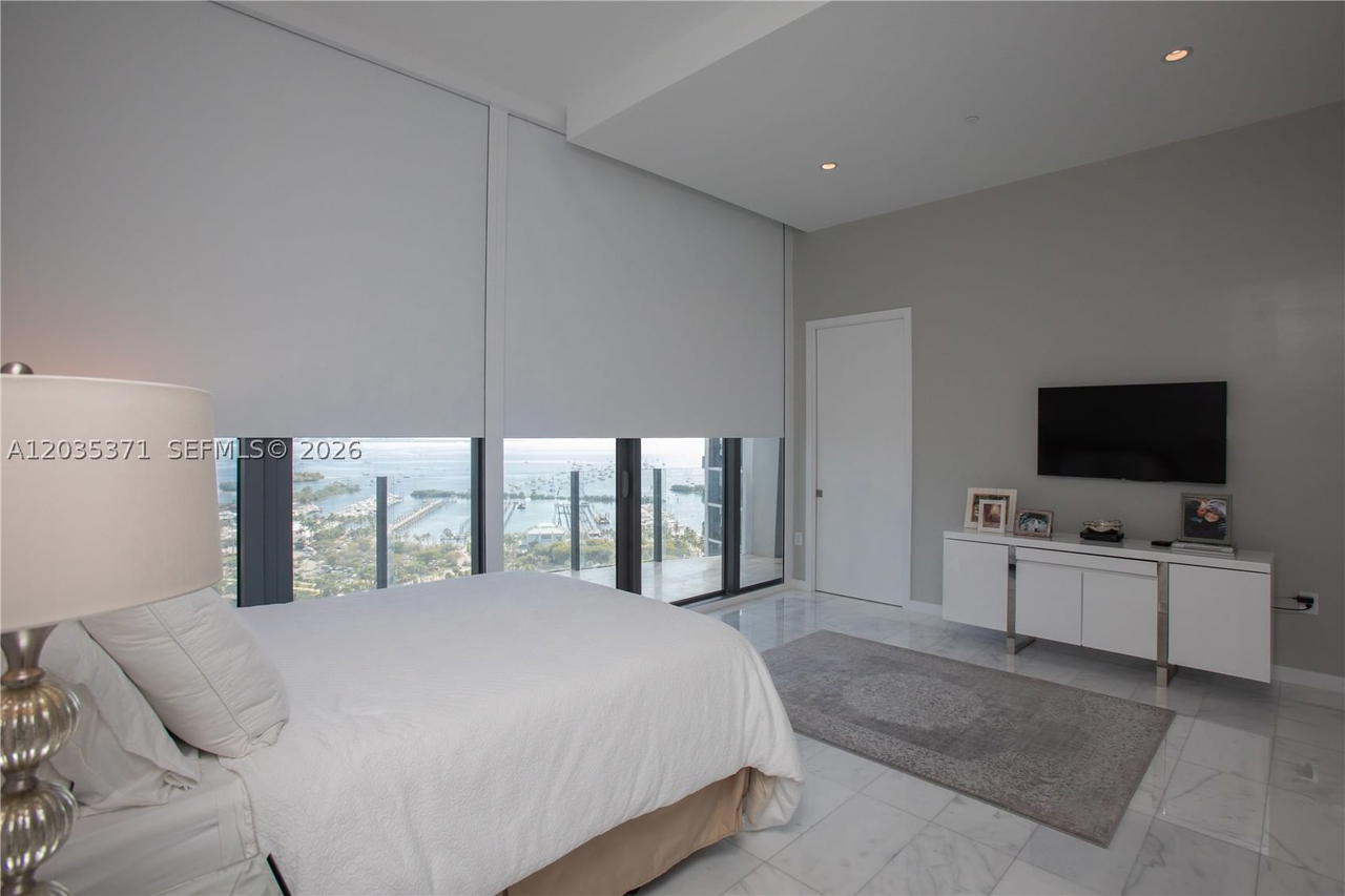 Real estate property located at 2821 Bayshore Dr #20D, Miami-dade, Two Park Grove Condo, Miami, FL